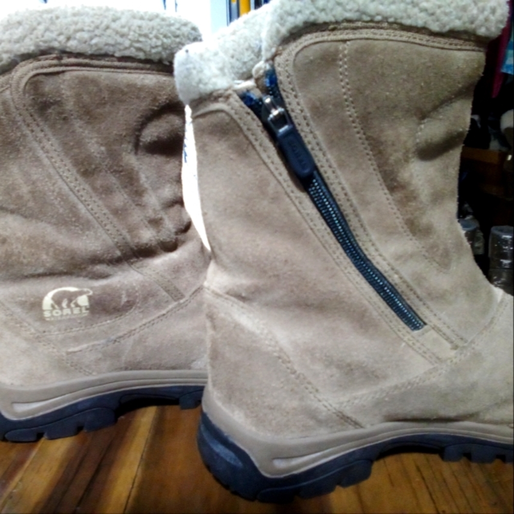 Sorel boots, beige with faux fur. Size 9.5